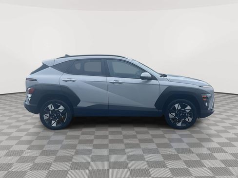 Used 2024 Hyundai Kona SEL AWD/4WD image 5