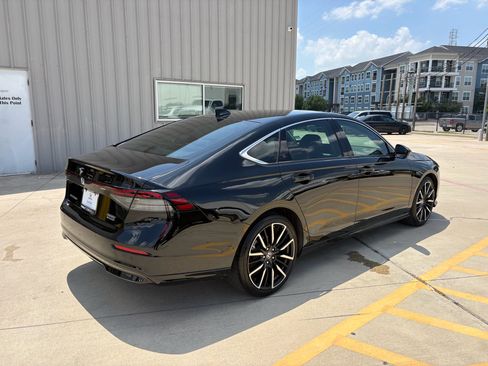 Used 2024 Honda Accord Touring image 8