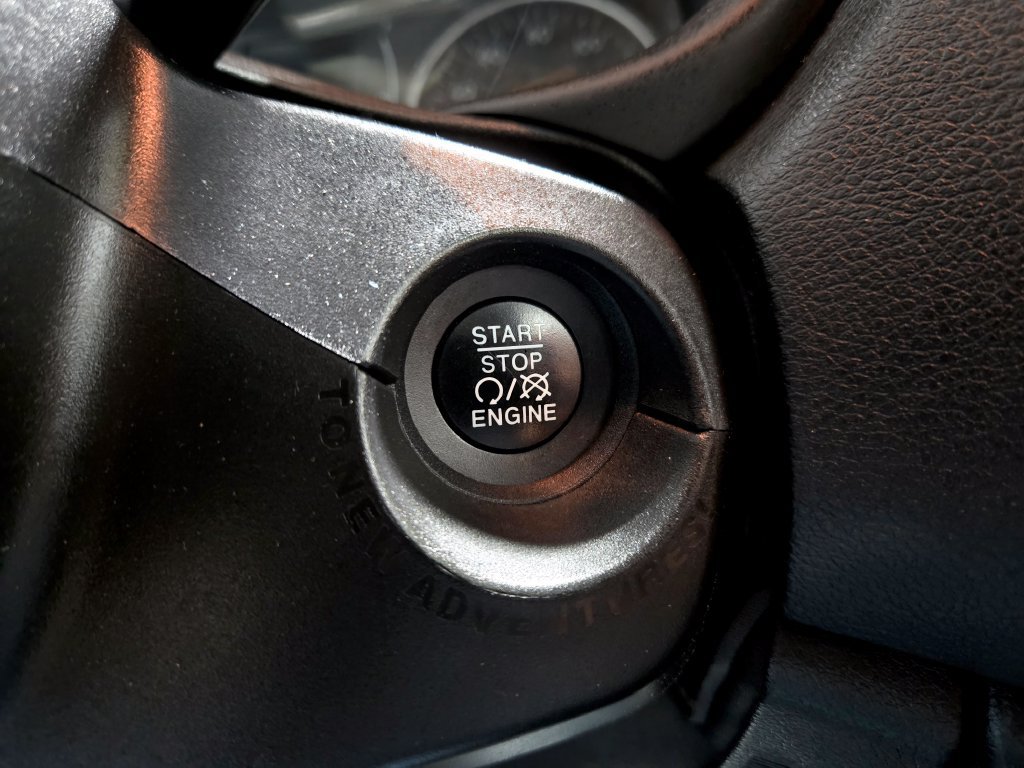 Used 2016 Jeep Renegade Latitude AWD/4WD image 18
