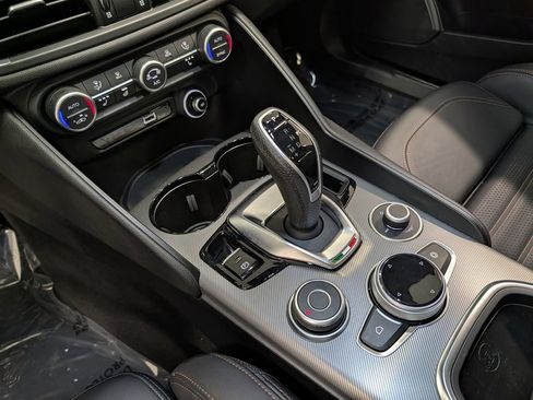 Used 2025 Alfa Romeo Giulia AWD w/ Driving Assist Package image 15