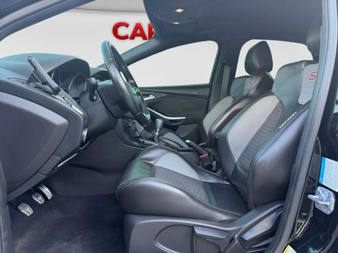 Used 2017 Ford Focus ST w/ Equipment Group 401A FWD image 20