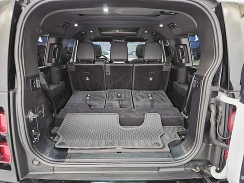 Used 2024 Land Rover Defender 130 X-Dynamic SE image 29