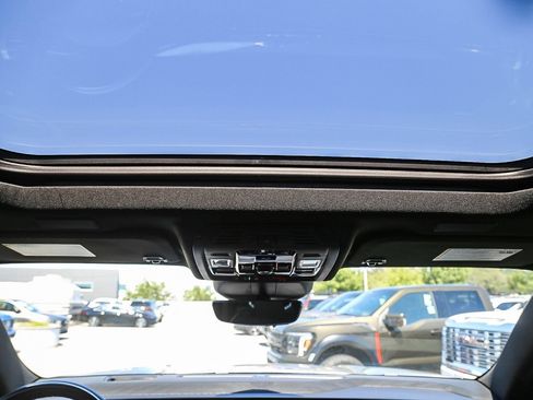 Used 2025 Cadillac Escalade ESV Premium Luxury w/ LPO, Floor Liner Package AWD/4WD image 15