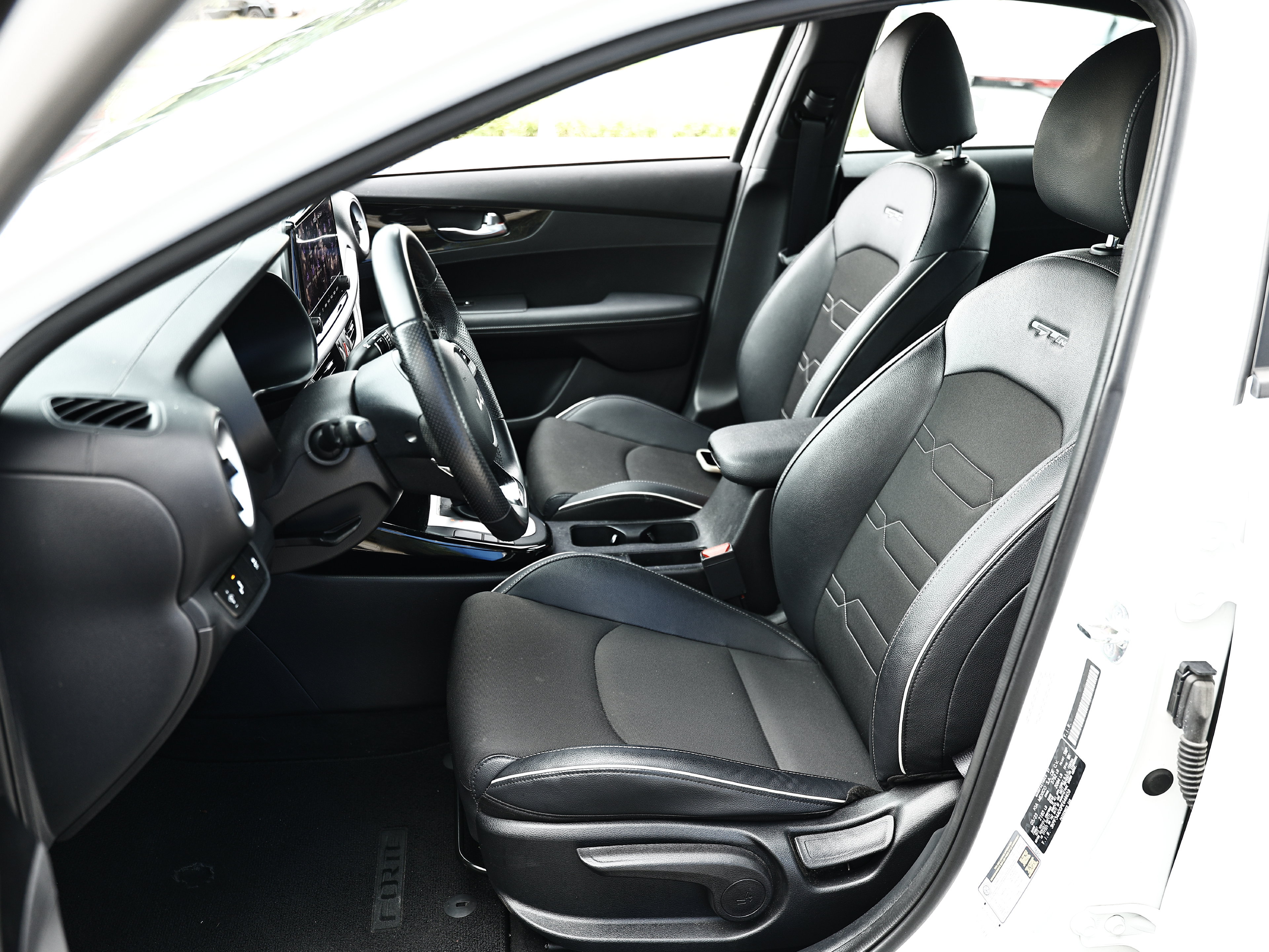 Used 2023 Kia Forte GT-Line w/ GT-Line Premium Package FWD image 20