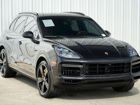 Used 2021 Porsche Cayenne Turbo S image 60