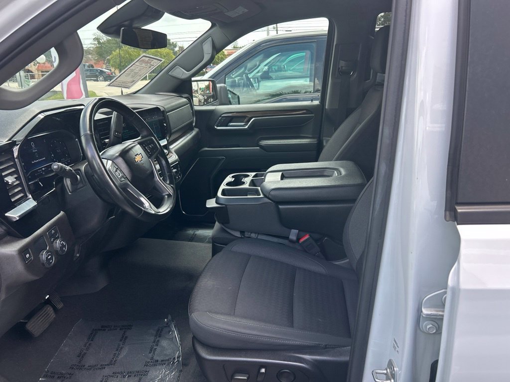 Used 2025 Chevrolet Silverado 1500 LT RWD image 16