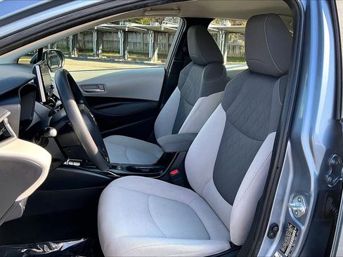 Used 2021 Toyota Corolla LE w/ LE Convenience Package image 23