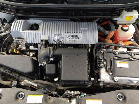 Used 2015 Toyota Prius V Two image 30