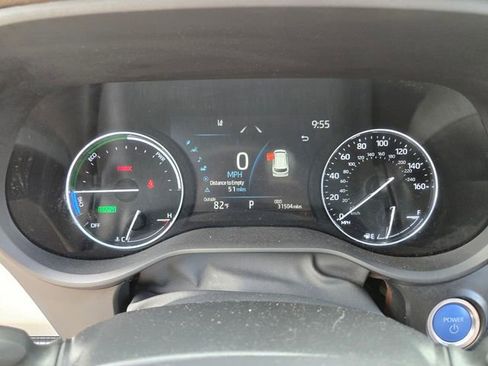 Used 2023 Toyota Sienna Platinum FWD image 32
