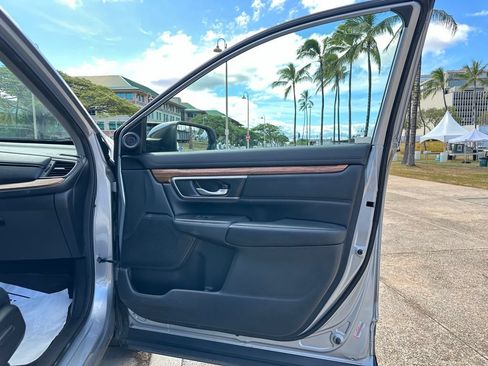 Used 2017 Honda CR-V Touring image 14