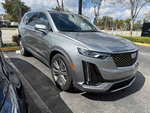 Used 2023 Cadillac XT6 Premium Luxury w/ Technology Package image 3