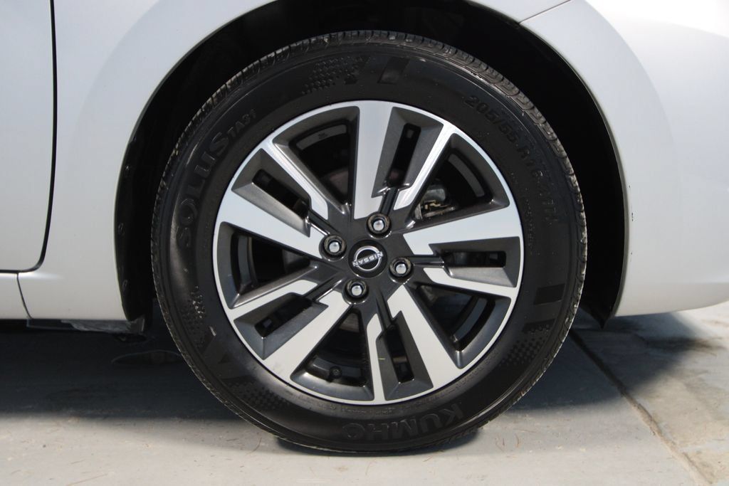 Used 2025 Nissan Versa SV FWD image 31