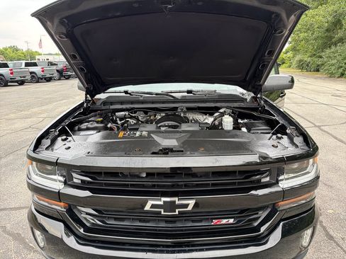 Used 2017 Chevrolet Silverado 1500 LT w/ Midnight Edition AWD/4WD image 28