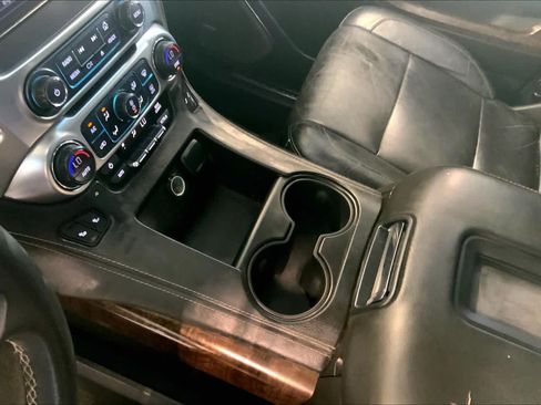 Used 2017 Chevrolet Suburban LT RWD image 16