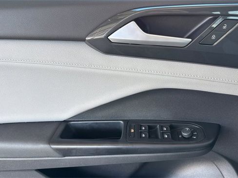 Used 2022 Volkswagen Taos SEL image 13