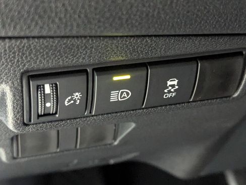 Used 2026 Toyota Corolla Cross XLE image 18