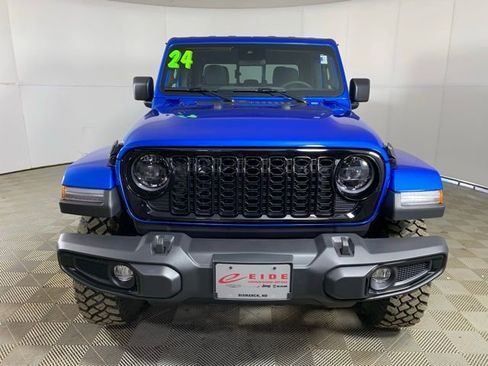 Used 2024 Jeep Gladiator Sport image 4
