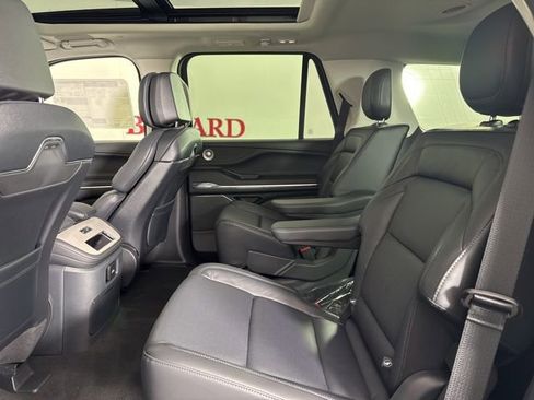 New 2025 Lincoln Navigator Reserve image 18