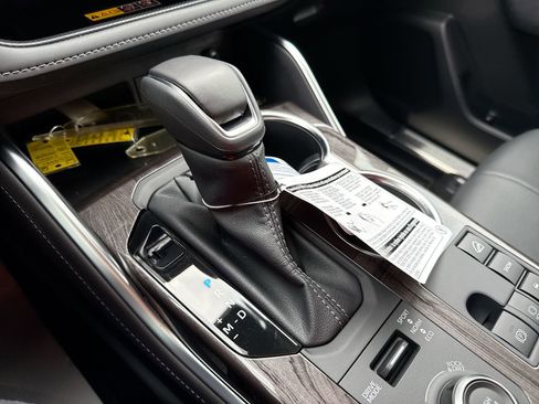 Certified 2026 Toyota Highlander Platinum image 21