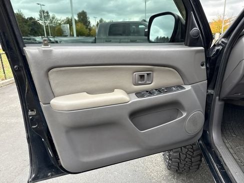 Used 2002 Toyota 4Runner SR5 w/ Upgrade Value Pkg 2 AWD/4WD image 18