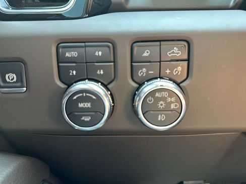 Used 2025 GMC Sierra 1500 Denali w/ Denali Reserve Package AWD/4WD image 15