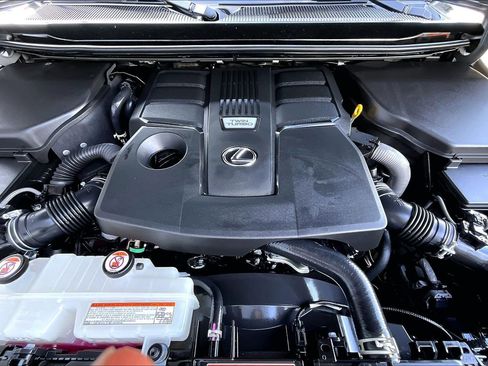 Used 2024 Lexus GX 550 image 10