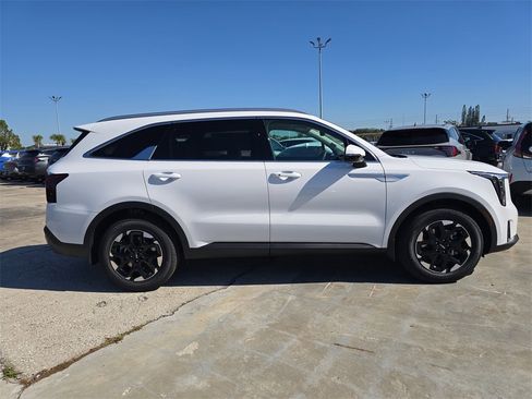 New 2026 Kia Sorento S image 9