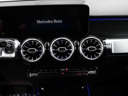 Used 2021 Mercedes-Benz GLB 250 image 17