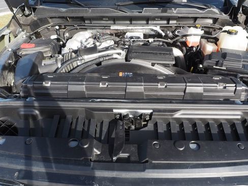 Used 2024 GMC Sierra 2500 SLT w/ SLT Premium Package image 11