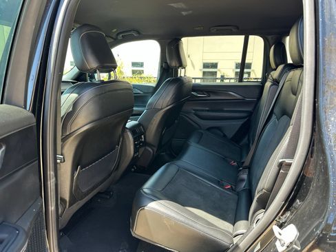 Used 2025 Jeep Grand Cherokee Altitude AWD/4WD image 15