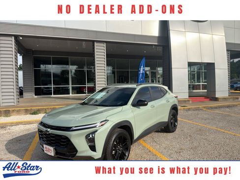 Used 2025 Chevrolet Trax ACTIV w/ Driver Confidence Package FWD image 1