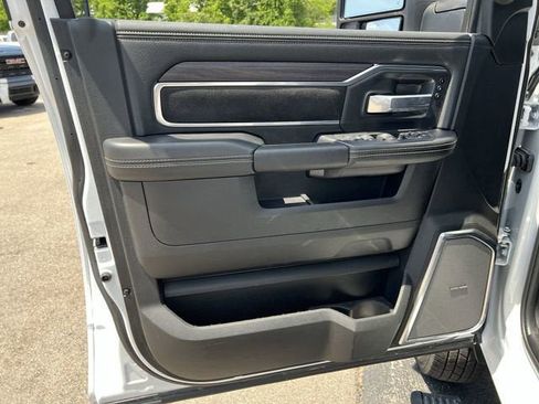Used 2025 RAM 3500 Laramie AWD/4WD image 23