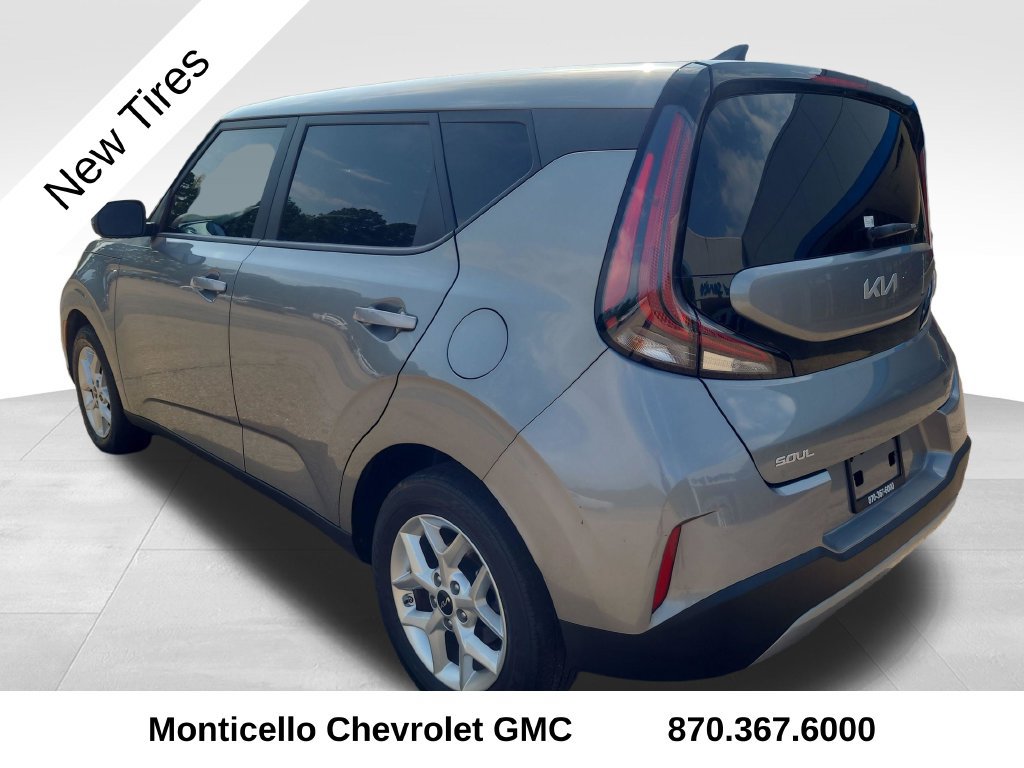 Used 2025 Kia Soul LX w/ LX Technology Package FWD image 5