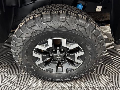 Used 2019 Toyota Tacoma TRD Off-Road image 18