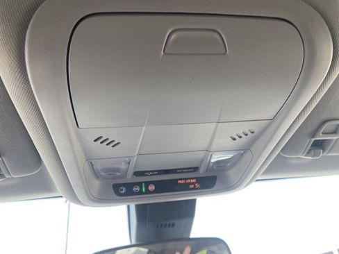 Used 2021 Chevrolet Equinox LT image 24