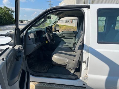 Used 2004 Ford F250 Lariat AWD/4WD image 6