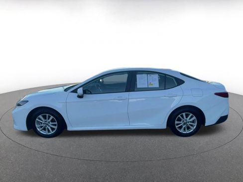 Used 2025 Toyota Camry LE image 9