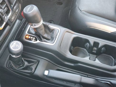 Used 2021 Jeep Gladiator Sport image 20