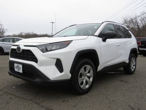 Used 2019 Toyota RAV4 LE image 1