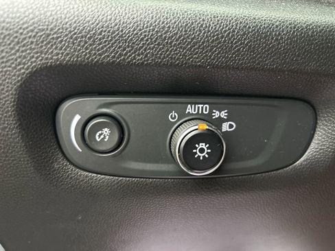 Used 2021 Chevrolet Traverse LS image 21