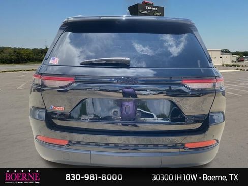 Used 2024 Jeep Grand Cherokee Limited w/ Black Appearance Package image 9