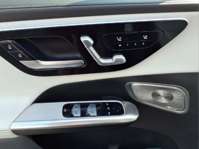 Used 2024 Mercedes-Benz GLC 300 4MATIC image 25