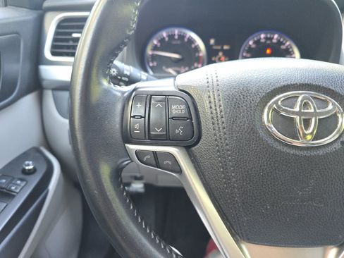 Used 2017 Toyota Highlander XLE FWD image 13
