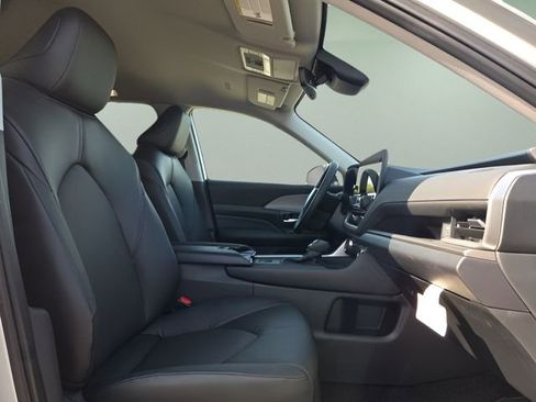 Used 2026 Toyota Grand Highlander XLE image 15
