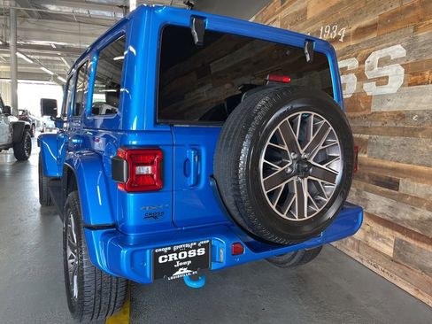 Used 2023 Jeep Wrangler Unlimited Sahara image 23