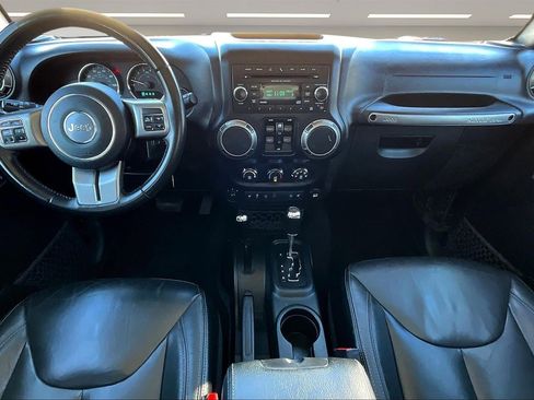 Used 2018 Jeep Wrangler Unlimited Sahara image 8