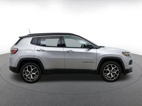 Used 2025 Jeep Compass Limited AWD/4WD image 10