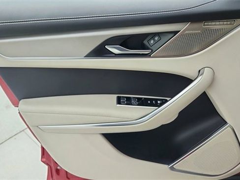 Used 2025 Jaguar F-PACE R-Dynamic S image 33