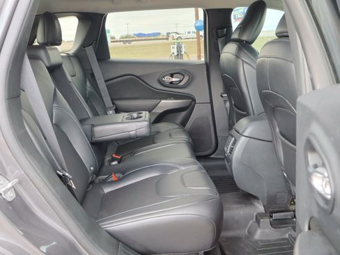 Used 2019 Jeep Cherokee Latitude Plus w/ Comfort/Convenience Group image 33