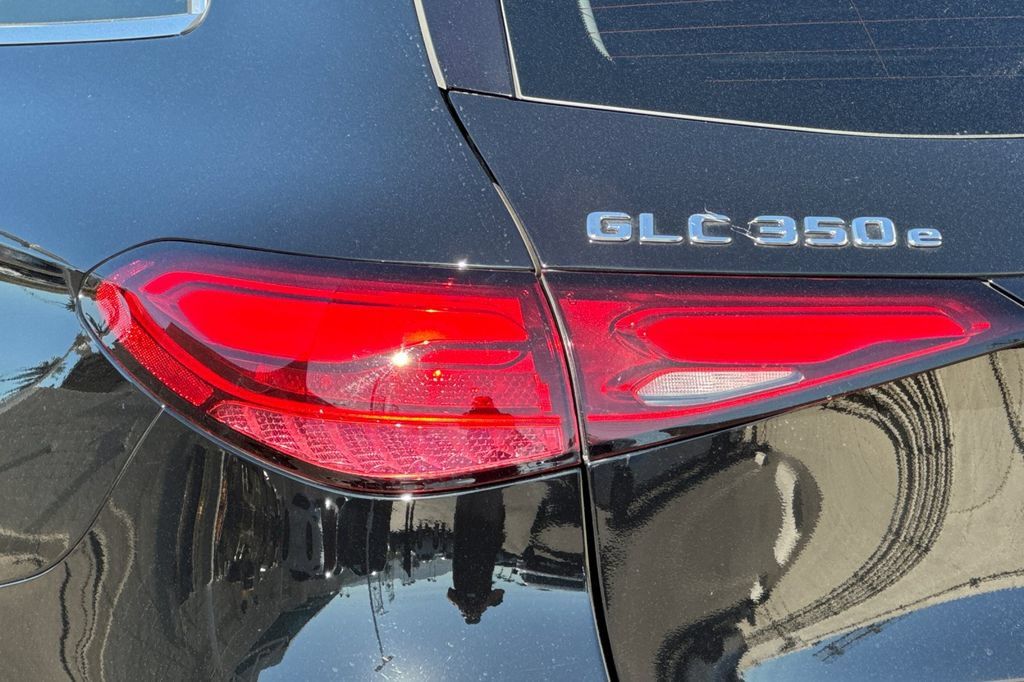 Used 2025 Mercedes-Benz GLC 350e 4MATIC image 36